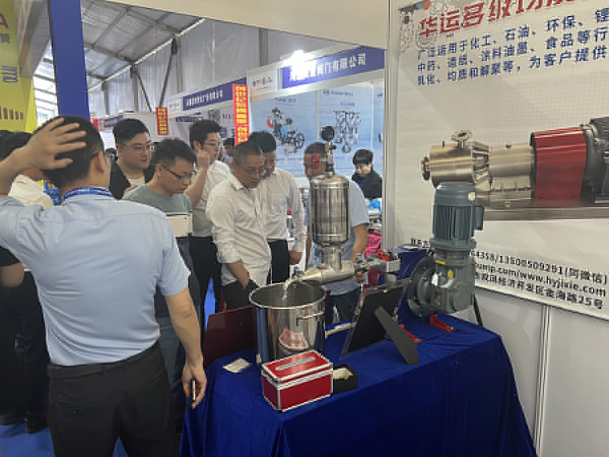 合肥華運機械出席淄博化工技術裝備展覽會現(xiàn)場